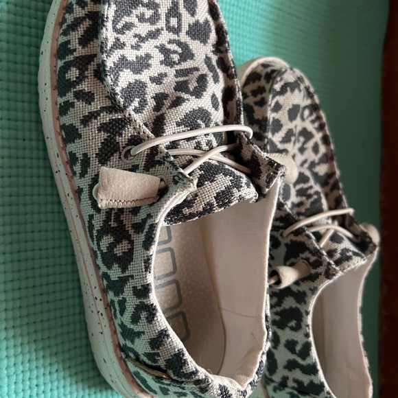 Hey Dude size 5 - Picture 4 of 13